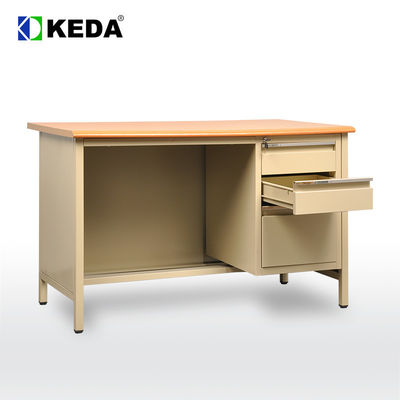 Stalowy stół biurowy o wysokości 75 cm